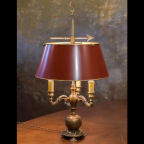 Винтажная, настольная лампа с бордовым абажуром